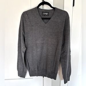 Men’s vneck sweater merino wool -M